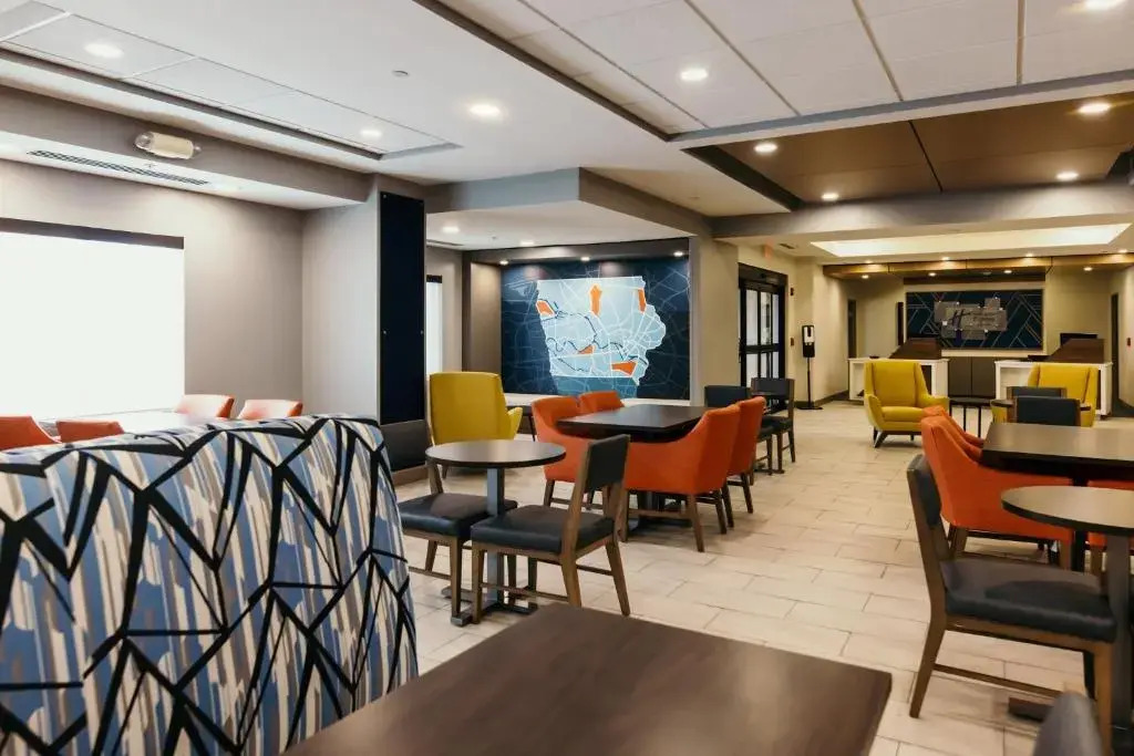 Holiday Inn Express and Suites Urbandale Des Moines by IHG