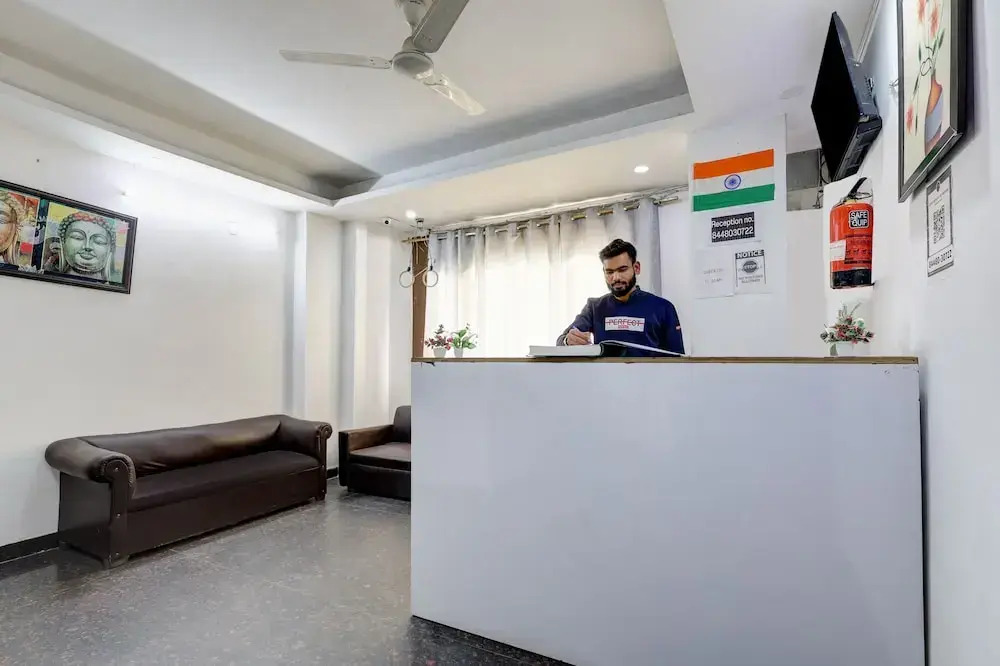 Mauryan Elite Hotel Qutab Minar Metro Station