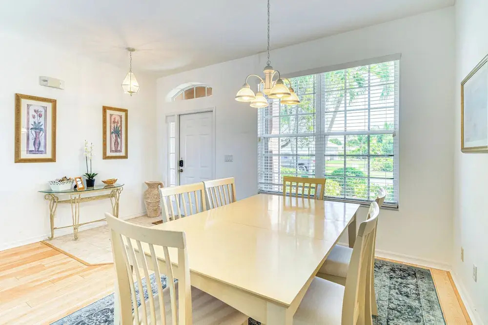 6 Mi to Fort Myers Beach: Lakefront Home w/ Pool
