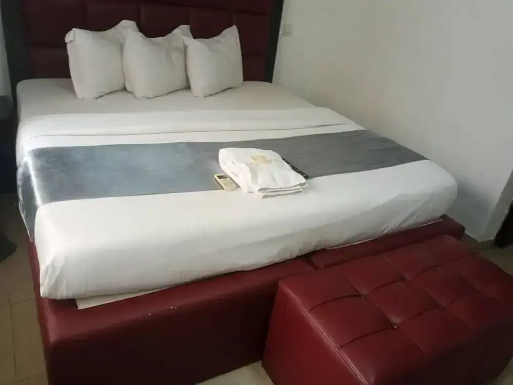 4th Apartment and Suites