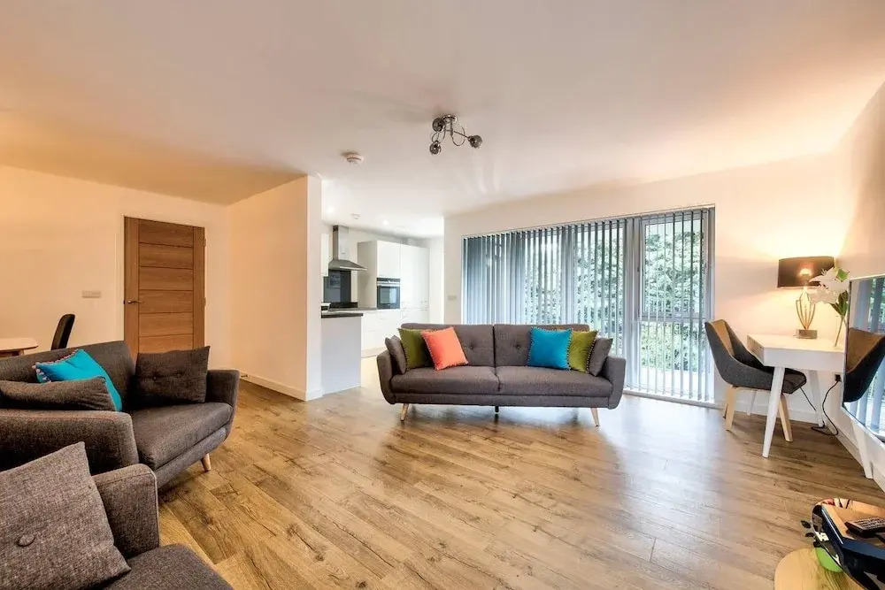 Stylish 2 Bed Apartment, With Easy Access To The City Centre