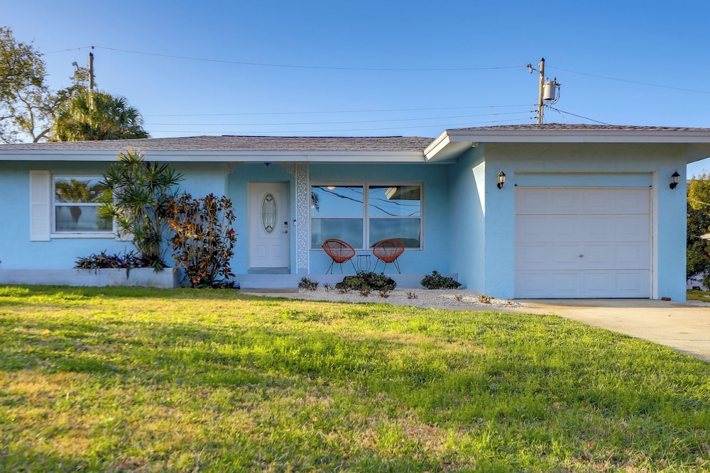 Fun in the Sun: Largo Home < 1 Mi to Beach Access!