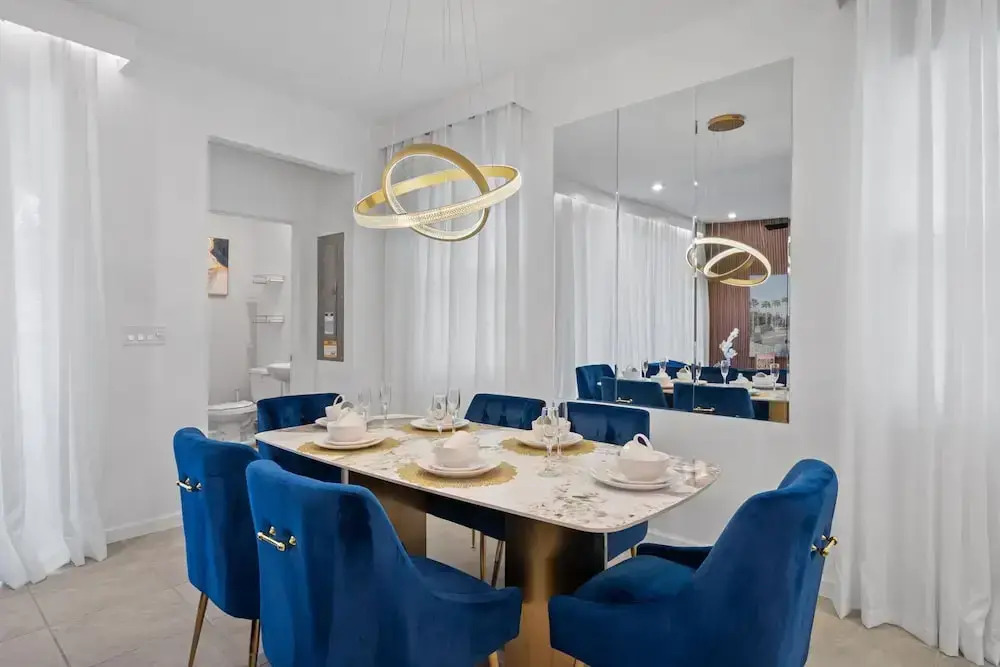 Chic 6 Bedroom Solara Home Pool and Themed Rooms