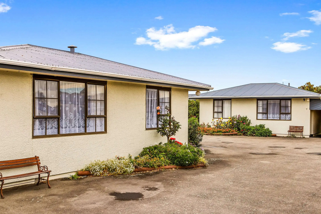 Canterbury Court Motel