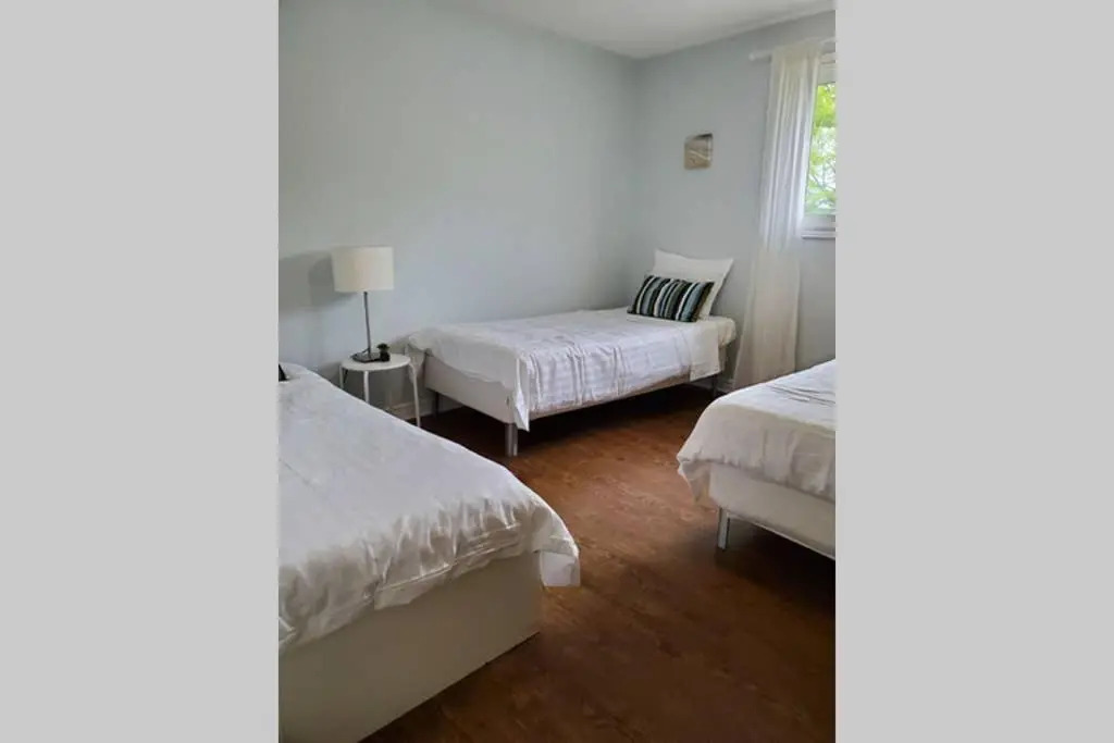 Cottage with River Front & minutes away from Beach
