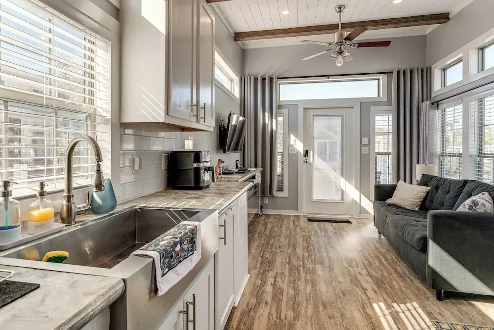 Austin Tiny Home: Fireplace, Shared Pool & Hot Tub