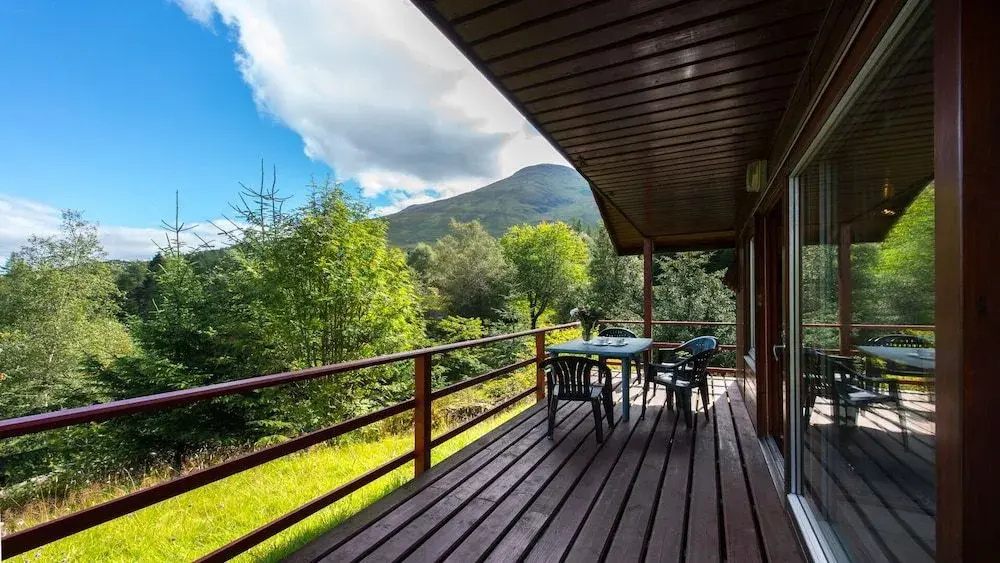 2 bedroom lodge with stunning loch mountain views