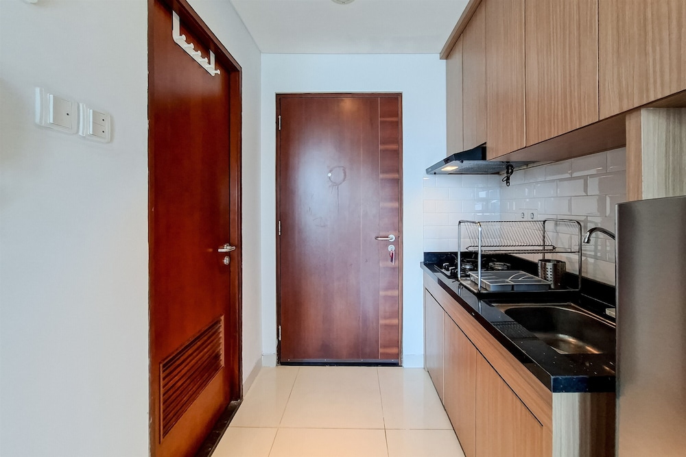 Delightful And Lovely Studio Room At Apartemen Roseville (Soho & Suite)