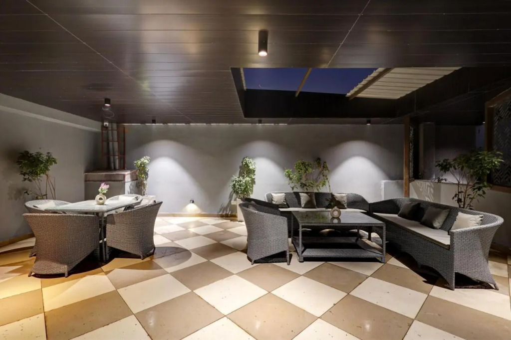 Saltstayz Premier – Golf Course Road & Sector 42