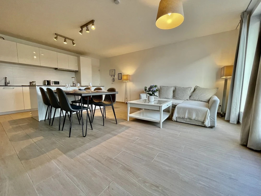 OneLuxStay near Diamond District