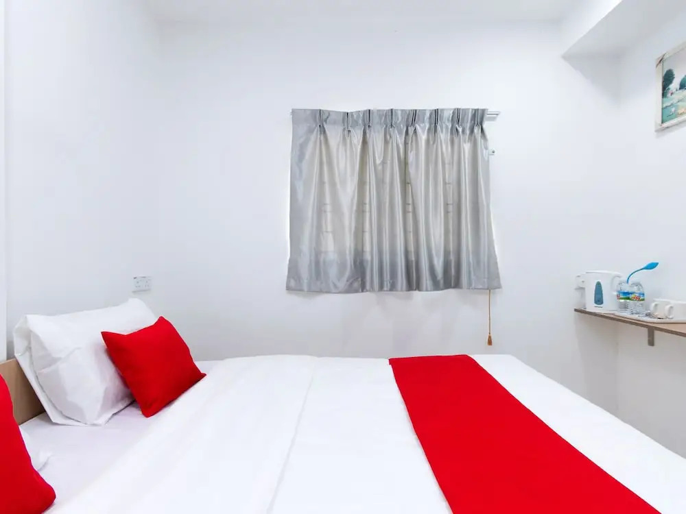 Weng Bee Guest House by OYO Rooms