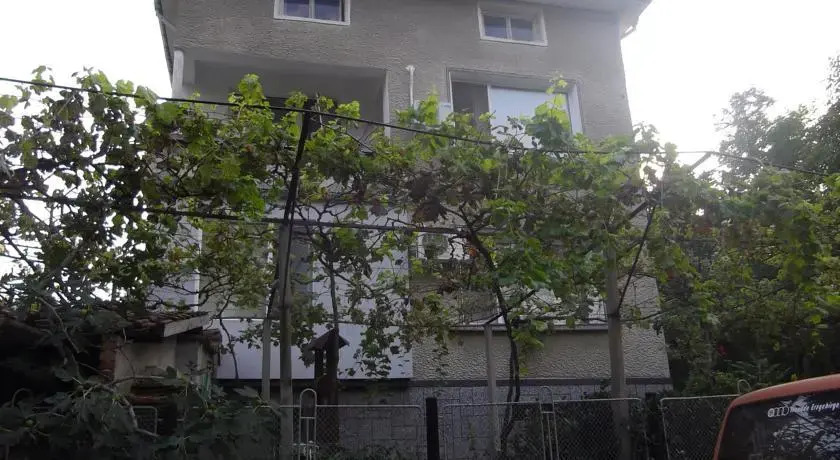 Sakutski House