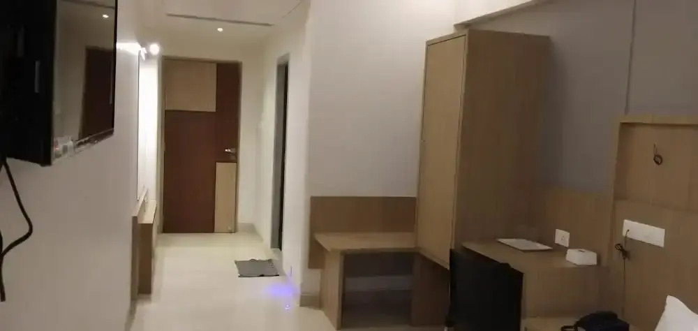Seasons Hotel