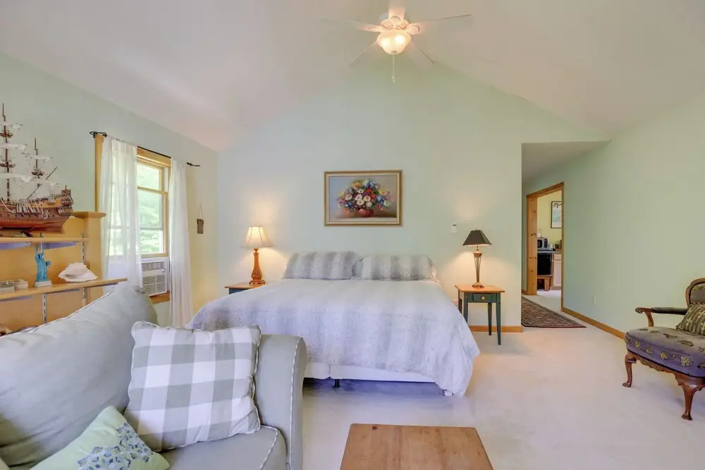 'lockes Glen' - Lakefront Geneva Getaway w/ Dock!