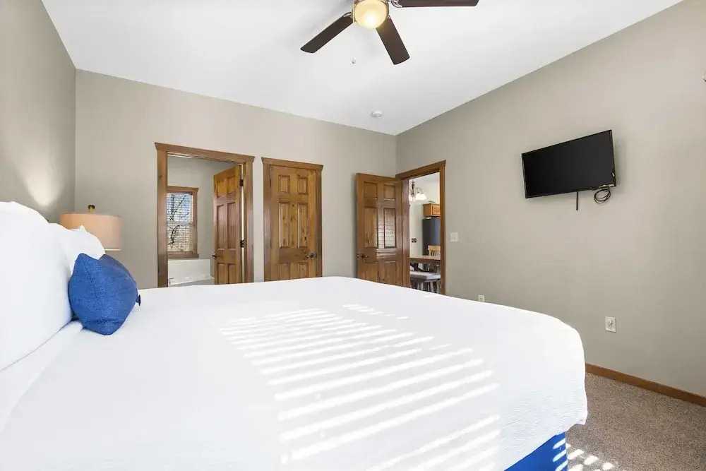 Serenity Oaks Stay for 16!