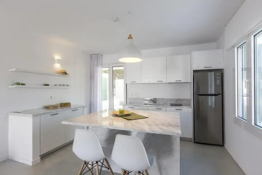 Modern home with 2 apartments, a swimming pool and sea view, in the area of Koundouros