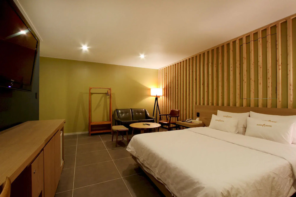 Bando Tourist Hotel