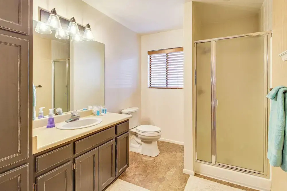 5 Mi to Woodland Lake Park: Cabin in Pinetop!