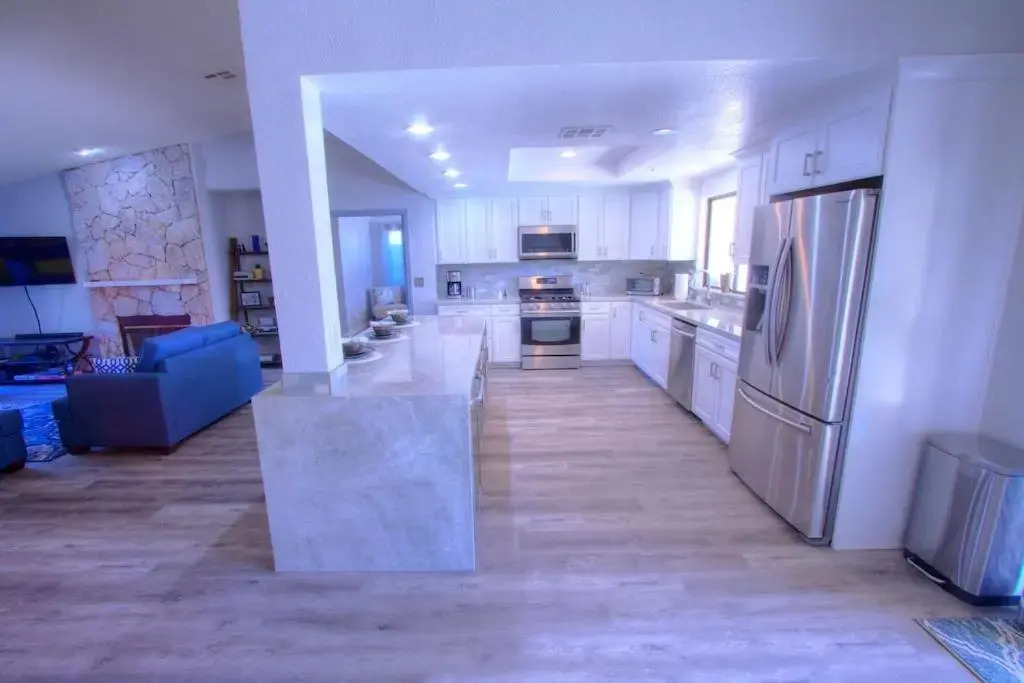 Comfortable vacation property 12 minutes from downtown.