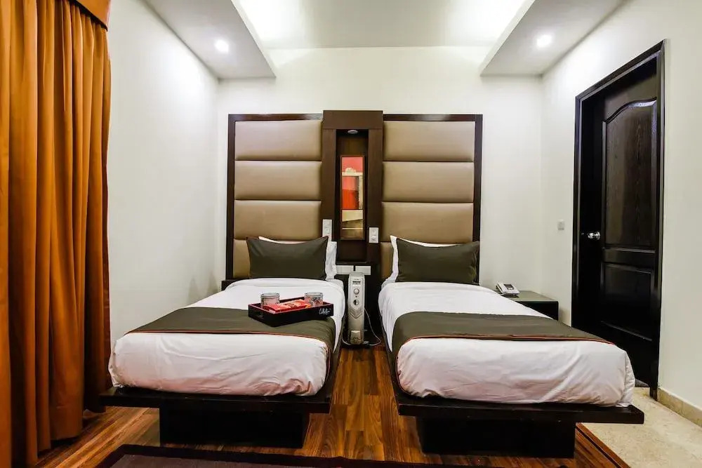 Collection O 39440 Alreef  Residency