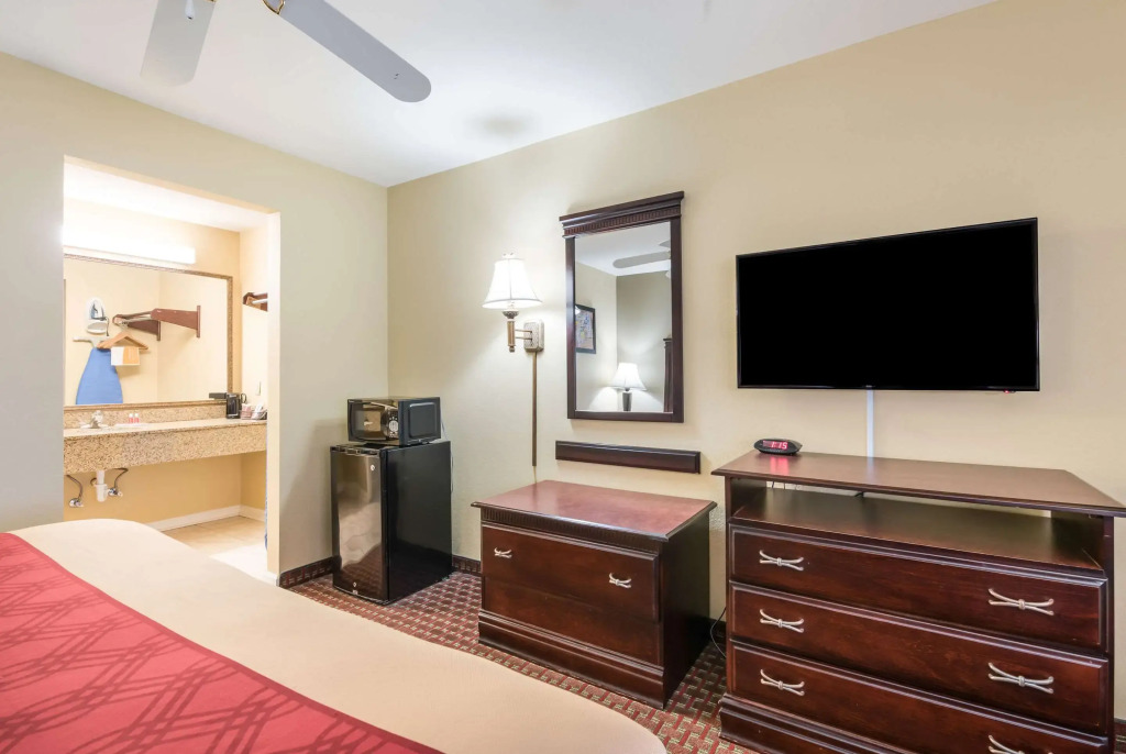 Bryant Inn And Suites