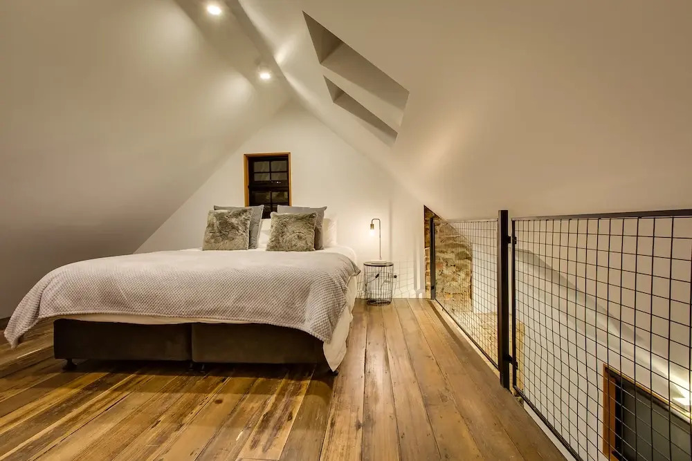 White Room Apartments