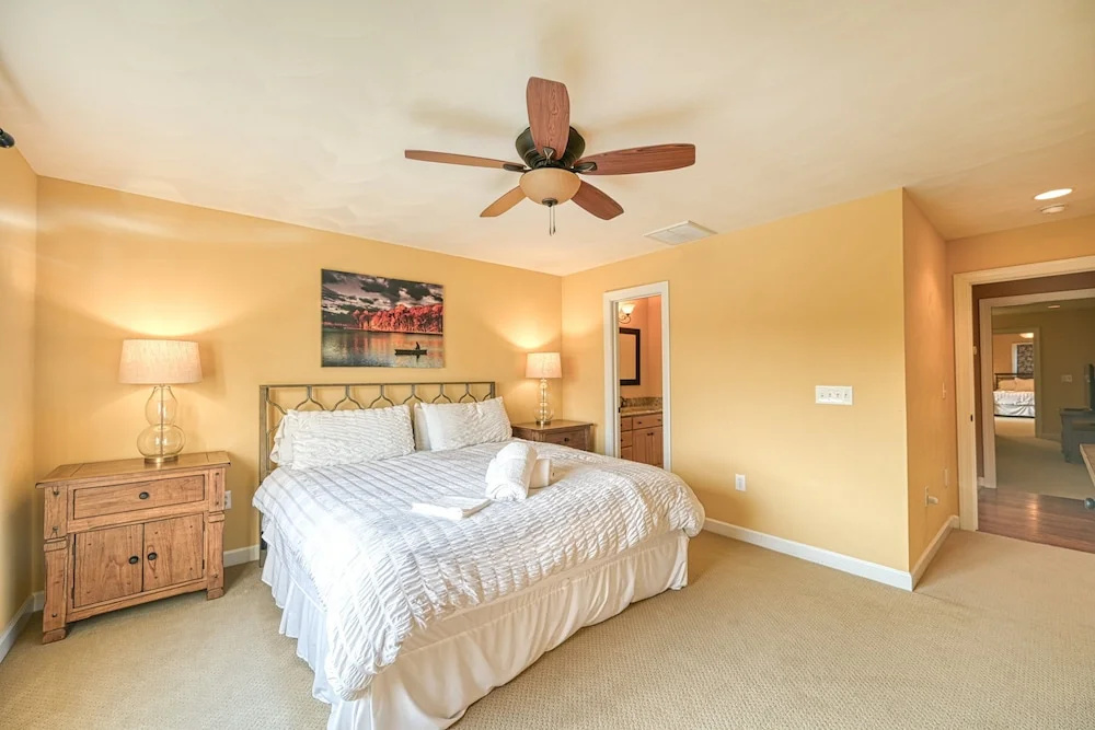 Paradise at Sunset Cove - Lakefront Getaway With Private Dock, Office, Firepit, Deck, & Pool Table