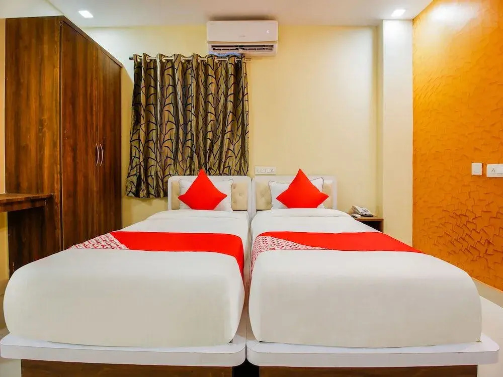 Oyo 36267 Aaditya Grand