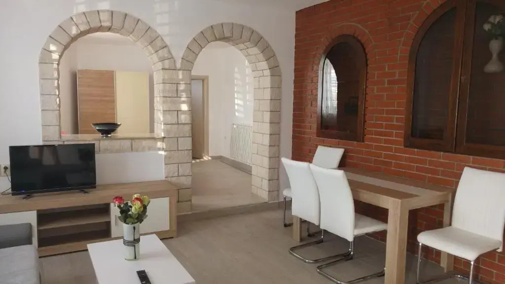 Apartments and room Suza