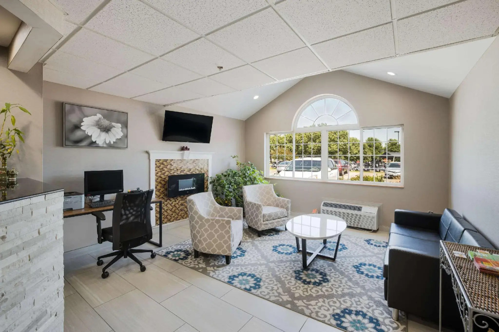 Sonesta Essential Hotels & Suites Kansas City Blue Springs