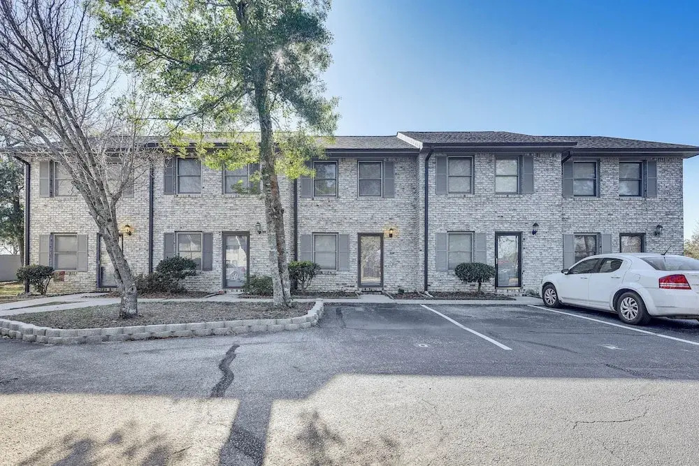 1 Mi to Beach: Cozy Grand Strand Townhome!