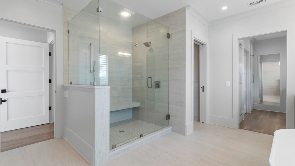 712 Ocean Blvd by Avantstay New Construction w/ Pool, Game Zone, Private Beach Access, and Oceanfront Views