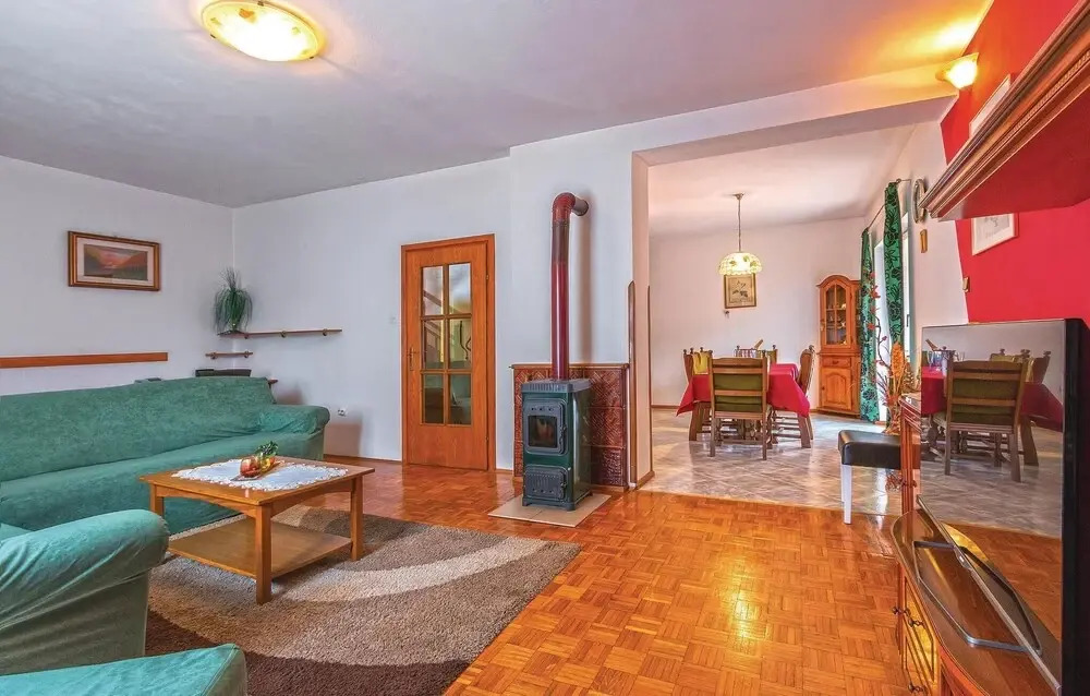 Stunning Home in Pula With Wifi and 5 Bedrooms