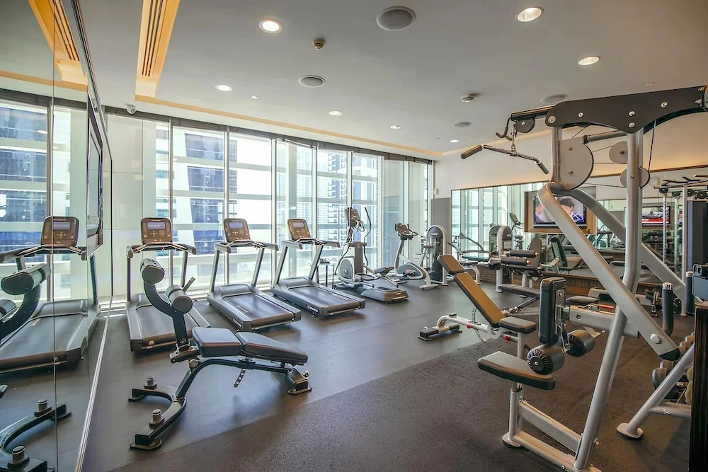 Prime JLT Stay Near Metro Lakeside Dining