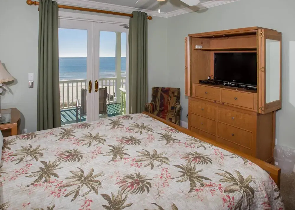 Serenity on the Shore 5 Bedrooms 4.5 Bathrooms Home