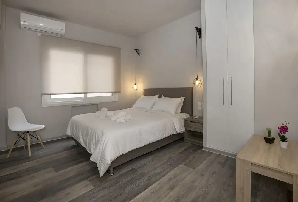 Homelike Studios in the Heart of the City by GHH