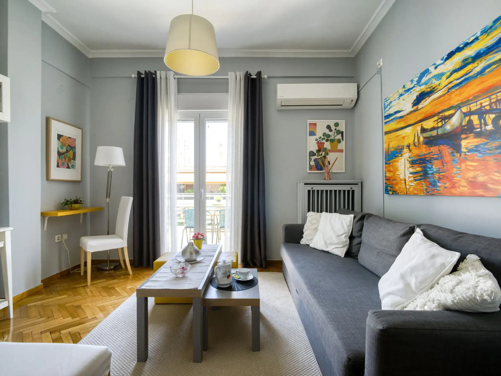 Snug apartment in Αθήνα with veranda