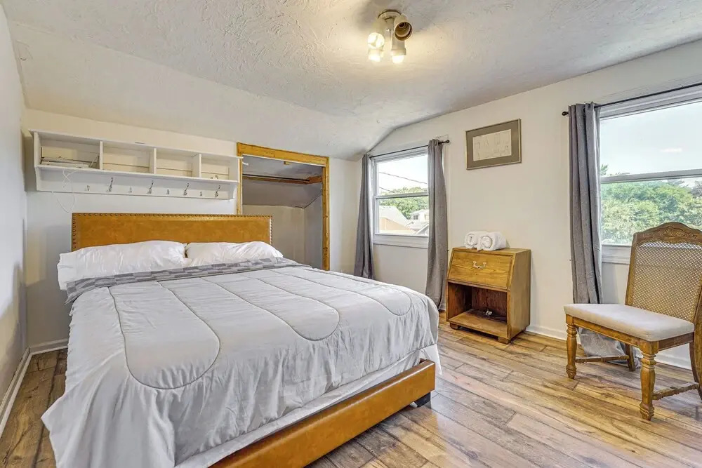Private Pool & Yard: Pet-friendly Home in Toledo