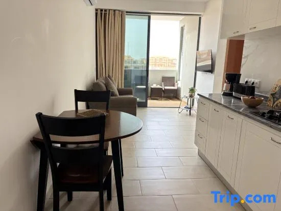 Joli Beach House - Charming Second Floor T1 Center - With Balcony