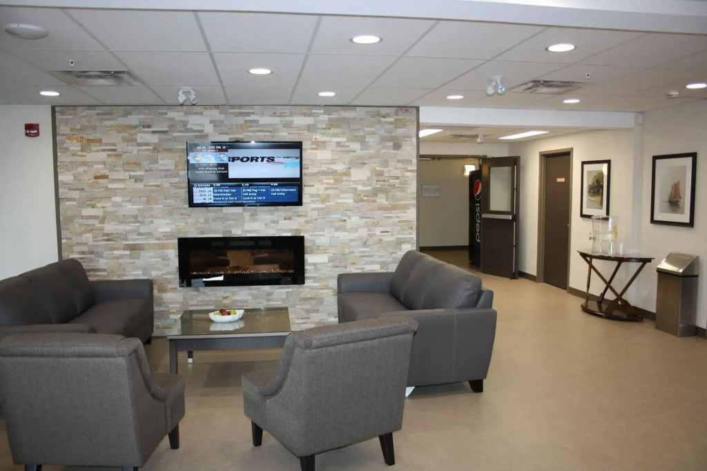 Crossroads Inn & Suites