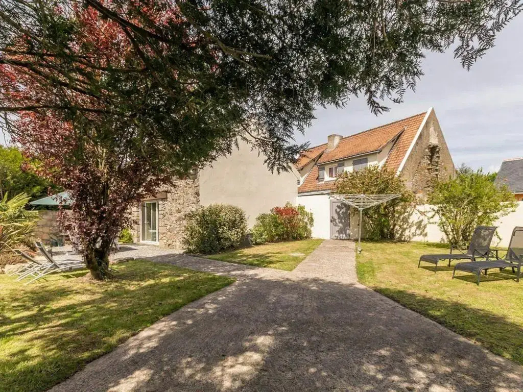 Gîte Charmant avec Cheminée, Jardin Clos et Equipements Bébé à Proximité de la Côte - FR-1-306-842