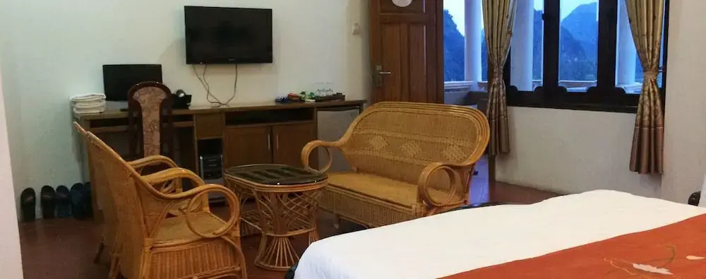 The Long Hotel