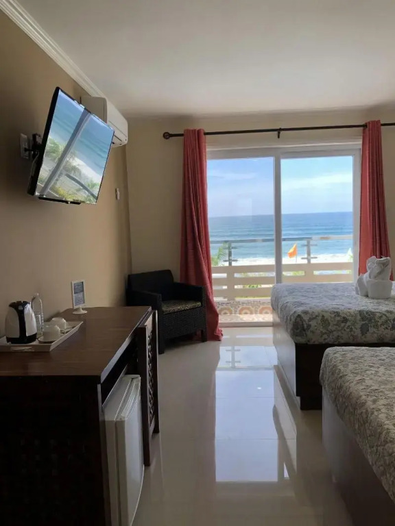 EM Royalle Hotel & Beach Resort