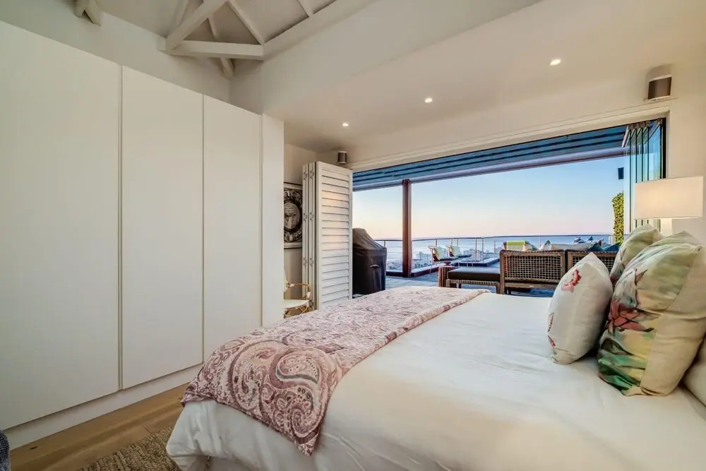 Spacious Penthouse Apartment With Breathtaking Views 3 Degrees North