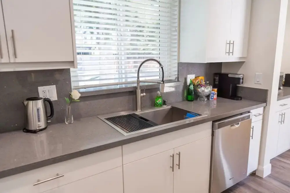 Remodeled 3BR House w Hot Tub Fenced Yard p58