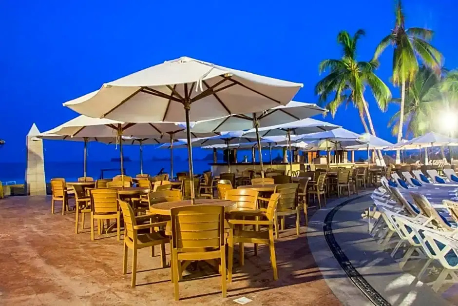VILLA PARA 5P 4A 1M dentro del Hotel a un lado del Krystal IXTAPA Con Playa WiFi