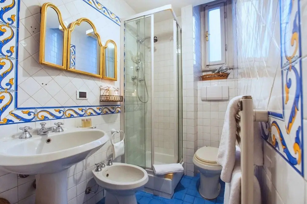 Colorful 2 bed Apartment Close to Vatican