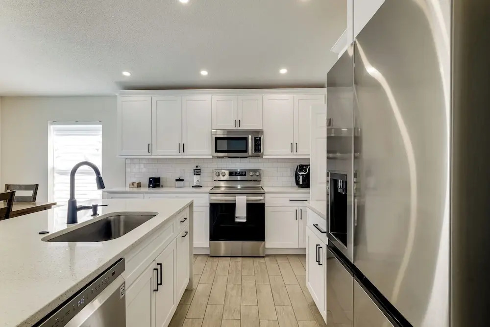 10 Mi Disney Gem: Game Room, Pool, Golf & Parks