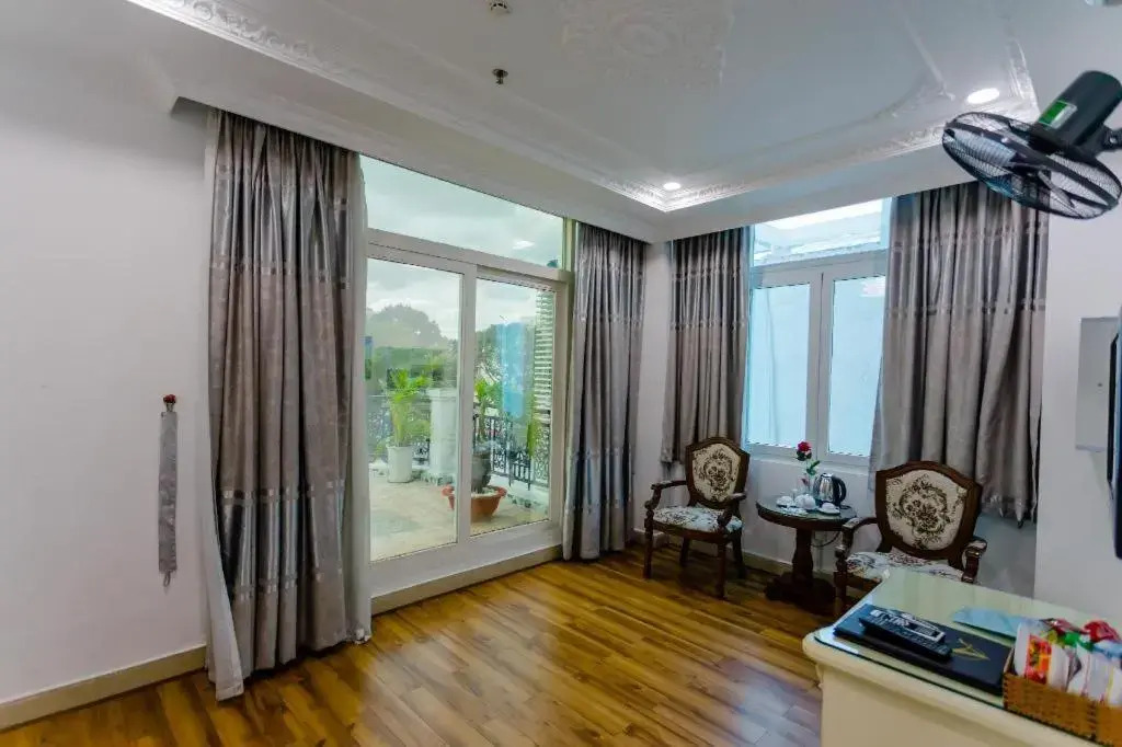 DAHLIALAND SAIGON HOTEL & SWIMMING PooL