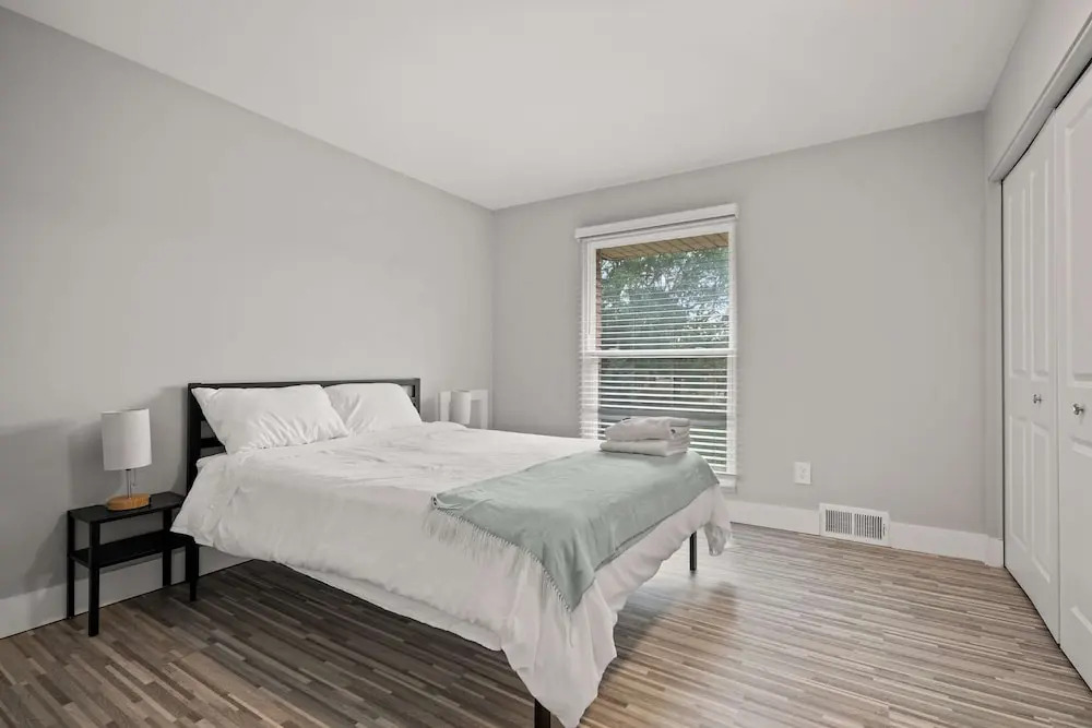 Stylish 2BR 2BA Stay in Prime Location